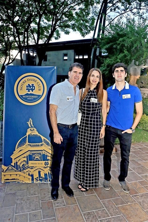 Alejandro Gutiérrez, Katia Elizondo de Gutiérrez y Alex Gutiérrez