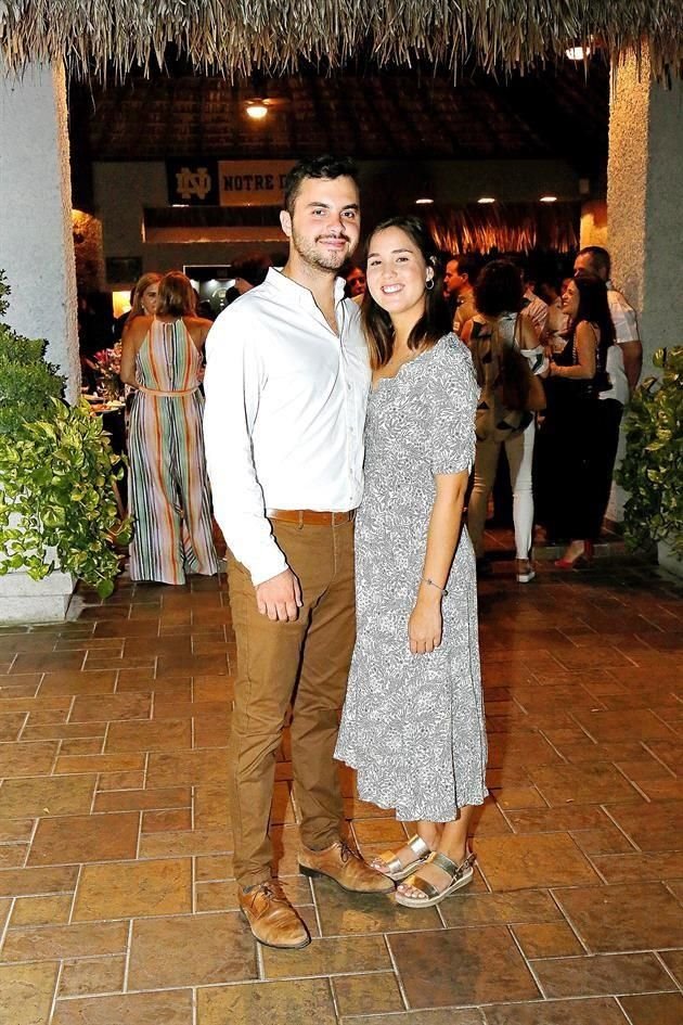 Adrián Álvarez y Daniela Santos