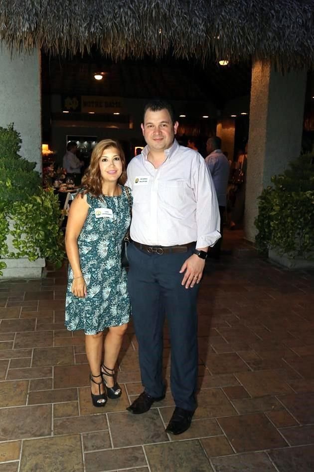 Leny Hernández de Saldívar y Ricardo Saldívar Gómez