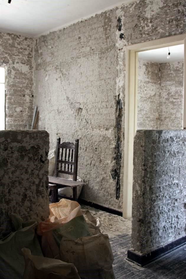 Vecinos habían denunciado que los propietarios del edificio, en el número 1 de Colón, Colonia Centro, en Cuauhtémoc, habían comenzado la demolición del lugar sin permiso desde el interior.