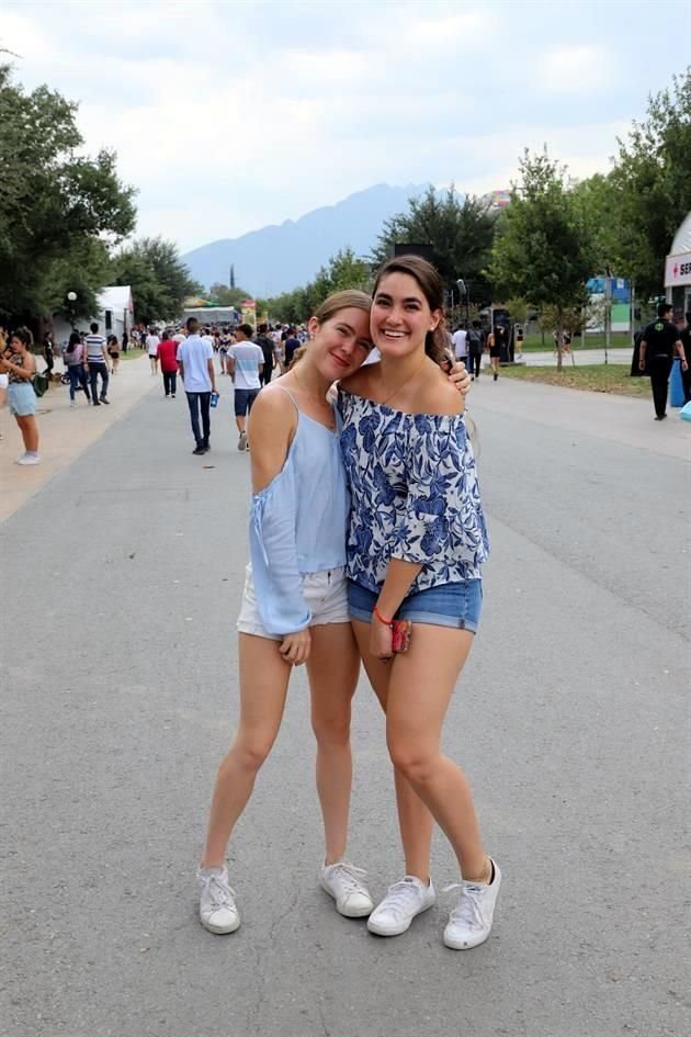 María Garza y Tania Garza (s)