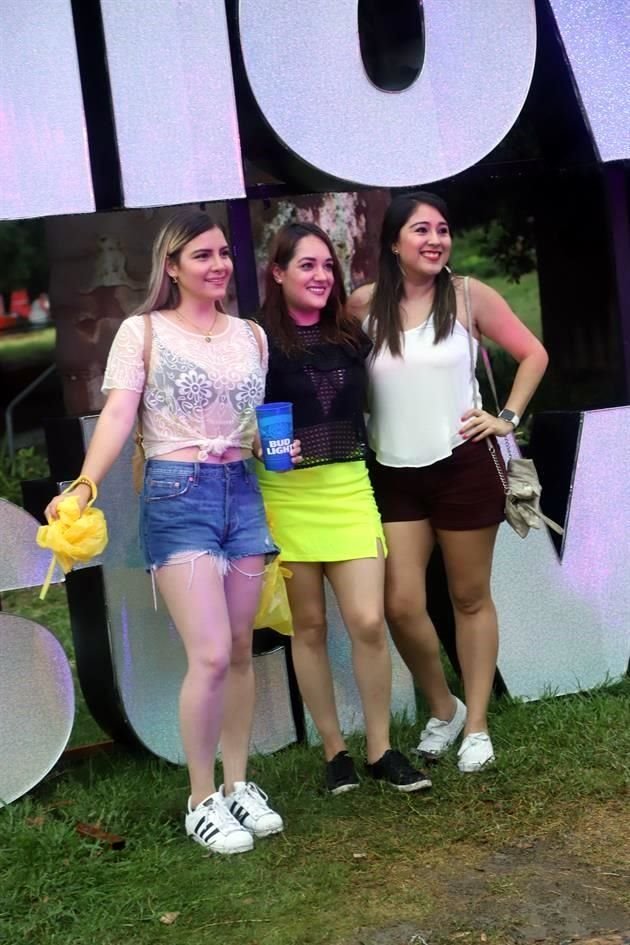 Evelyn Tenorio, Laura Elena Dávila y Claudia Hernández (s)