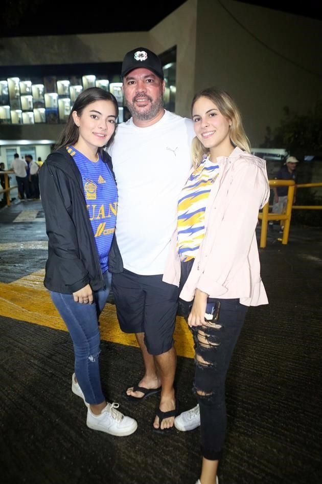 Barbara Barredo, Emilio Barredo y Marie Barredo