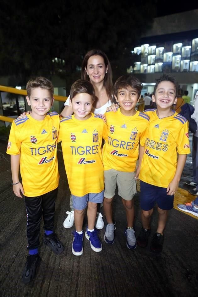 Mariana González de Sancho, Gabriel Zivec, Nicolas Sancho, Andrés Fernandez y Eugenio Garza