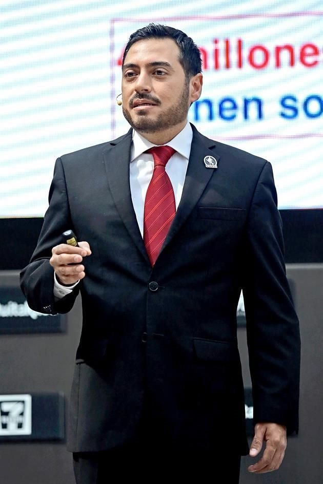 Ricardo Luna Fuentes,  Presidente de la Sociedad Mexicana de la Obesidad