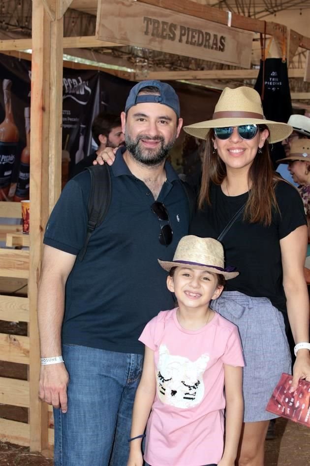 Ricardo Ayala, Aleyda Fonseca y Nataly Ayala