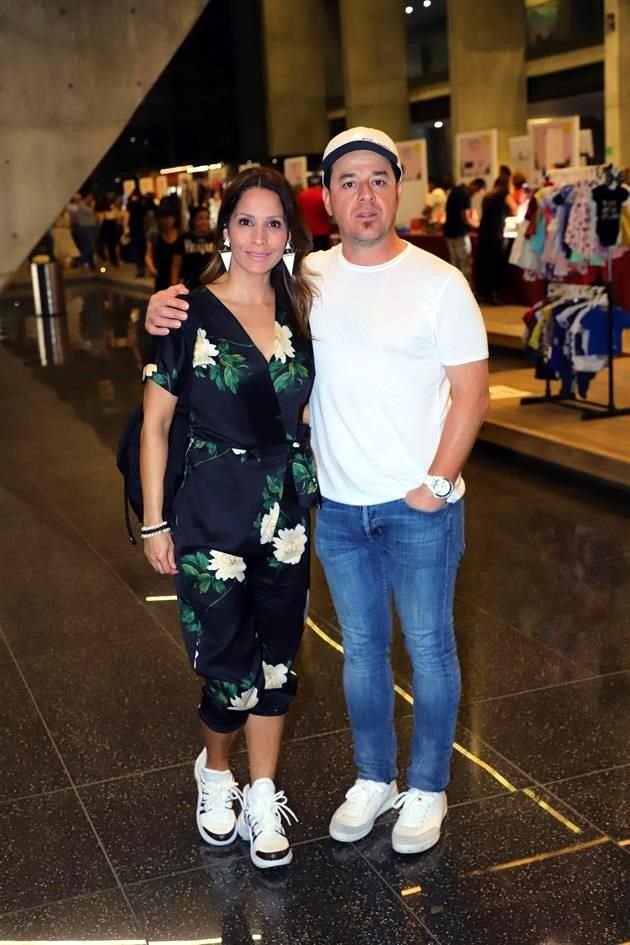 Sandra Cantisani de Falcón y Humberto Falcón