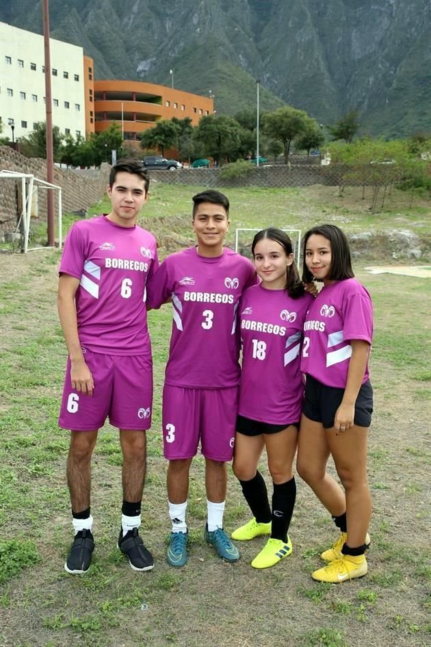 Luis Moniet, Manuel Gallegos, Isabela Ramírez y Valeria Ruiz