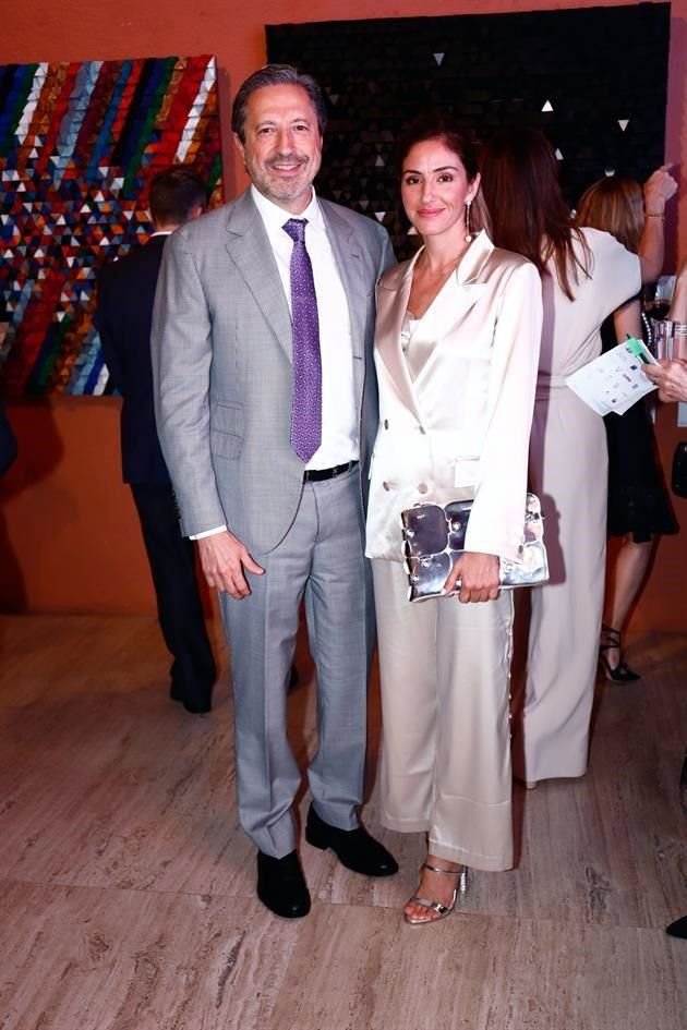 Roger Morales y Mirelle Marcos