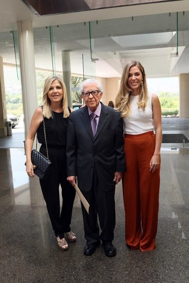 Bárbara Chapa, Alejandro Chapa y Denise Martínez