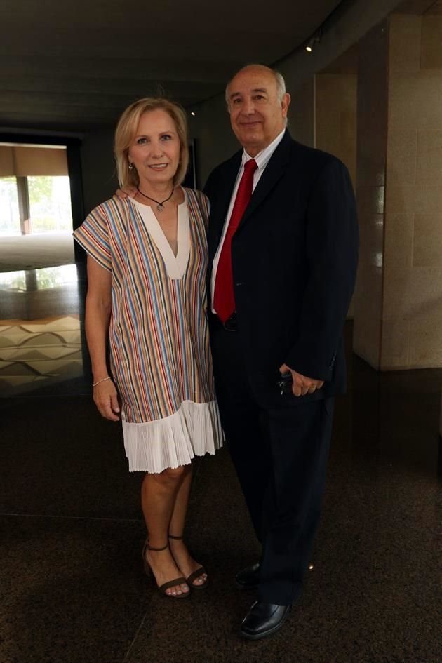 Claudia Zorrilla de Parás y Juan Manuel Paras