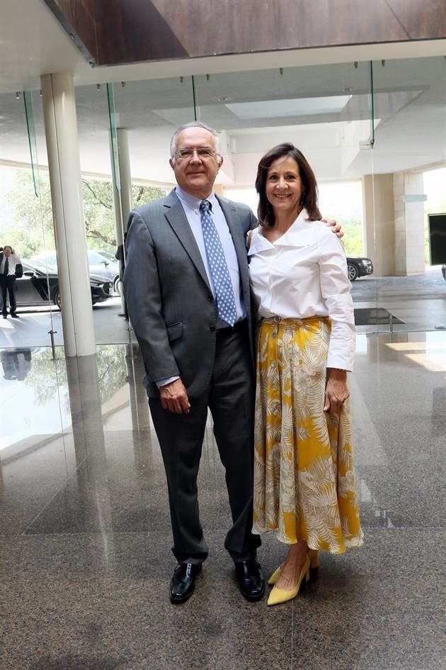 Arnold Schiemann y Clara María Cadena