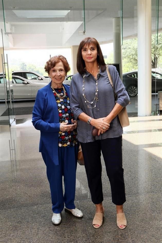 Silvia Elizondo de de Silva y Marcela de Silva