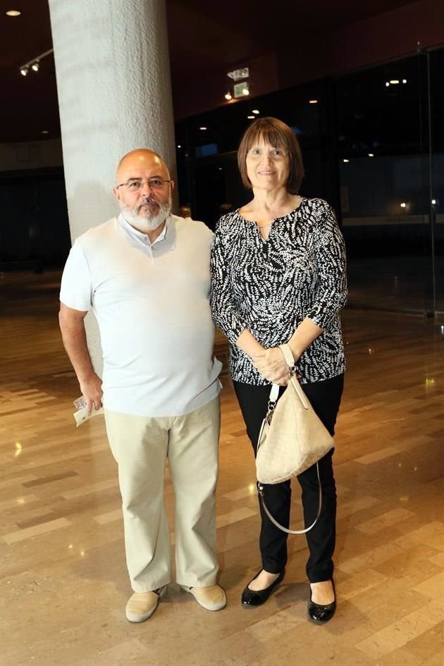 Arturo Moreno y Gilda de Moreno