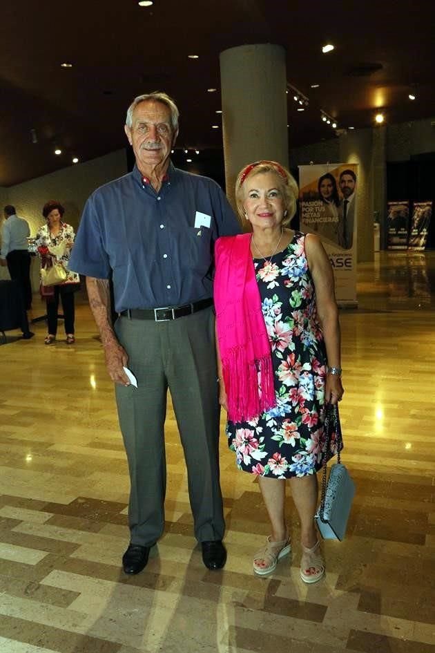 Rafael Bausone y Lupita Siller
