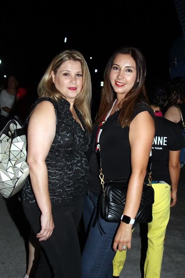 Angélica Morales de De la Garza y Norma Galeazzi de Reyes