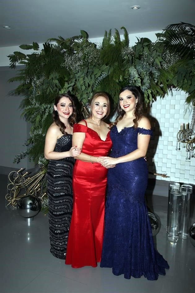 Jesica Valdés Cázares, María Guadalupe Cázares Zúñiga y  Cinthia Valdés Cázares