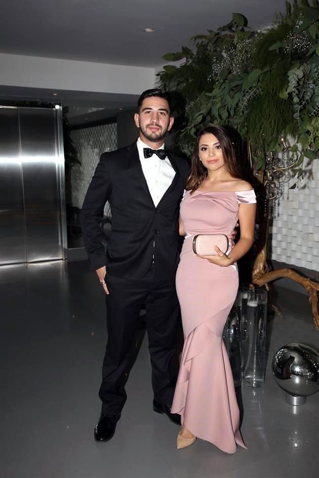 Luis Carlos Salcido y Ana Karen Olvera