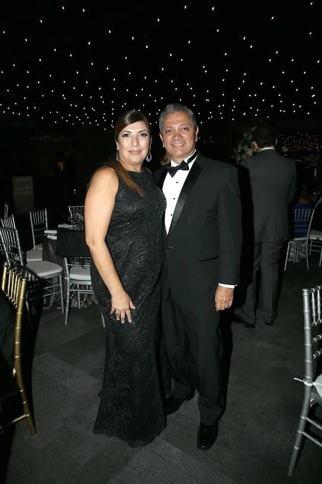 Claudia de Gómez y Enrique Gómez