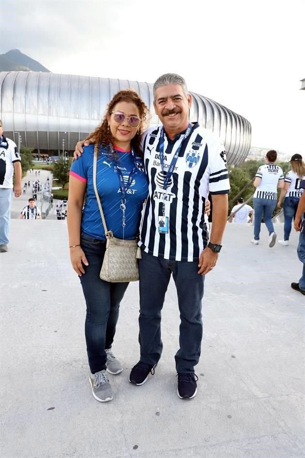 Mine Zúñiga de Cepeda y Gilberto Cepeda