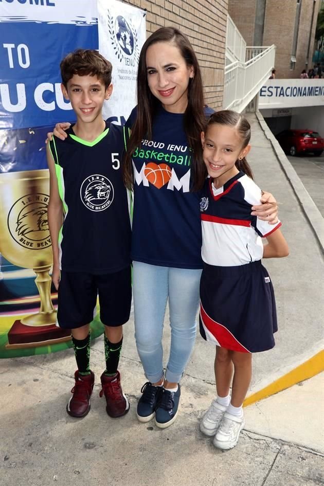 Diego Peña, Martha Piña y Kyra Peña