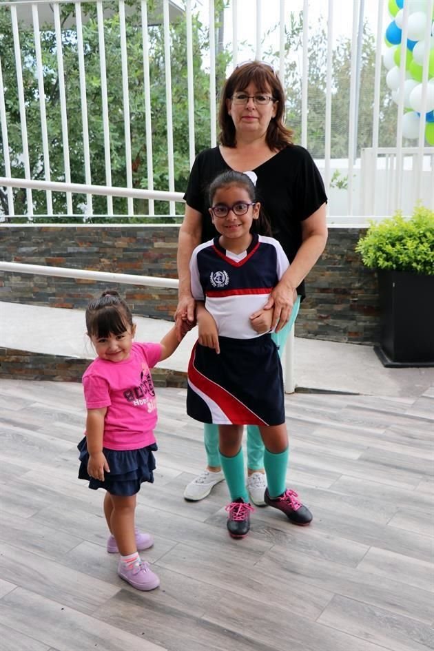 Silvia Lucero, Ivanna y Ally Ribaneyra