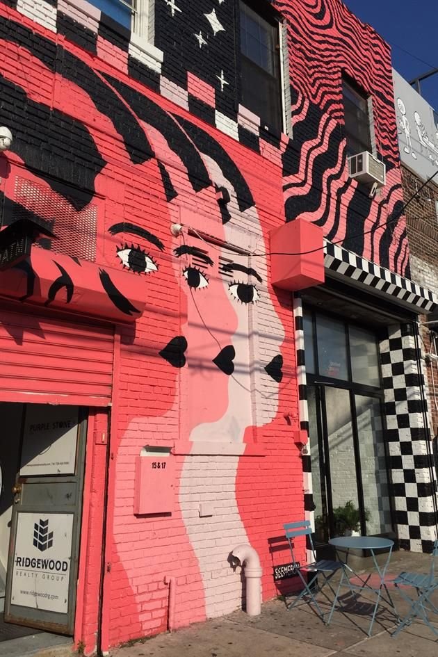 Bushwick, al noreste de Brooklyn, en un principio fue habitado por inmigrantes alemanes, irlandeses e italianos. Ahora aquí vive una creciente comunidad artística.
