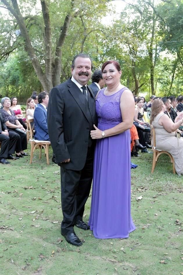 Roberto Rodríguez y Maythe González de Rodríguez