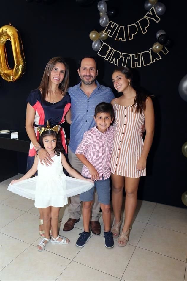 Daniela Ortiz Mena, Óscar Zavala, Daniela Zavala, Roberta Zavala y Óscar Zavala