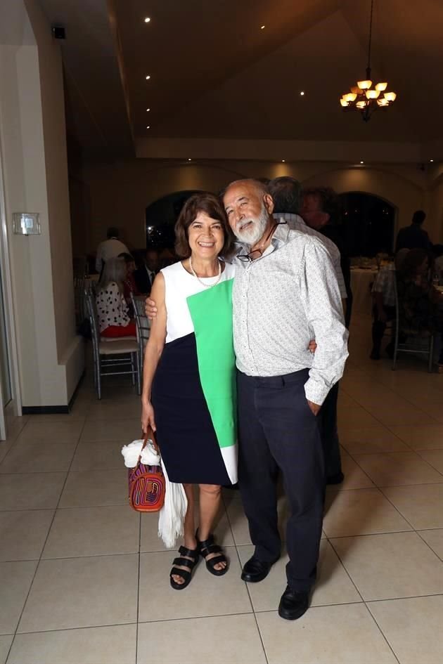 Maricela de Salgado y Víctor Salgado