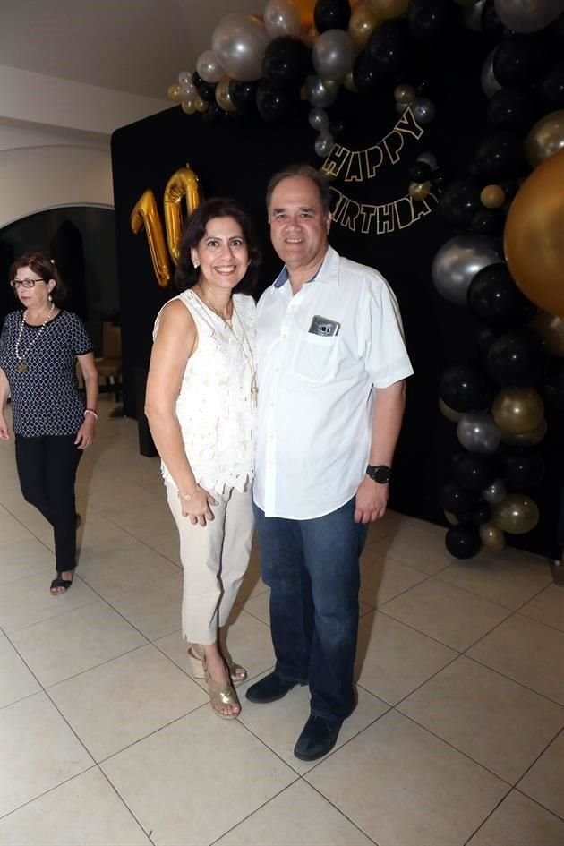 Yayis Garza de Rodríguez y José Rodríguez