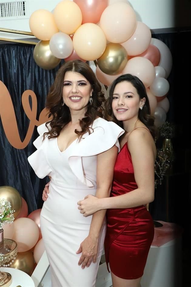 Vero Moncayo de Lozano y Paola Lozano Moncayo