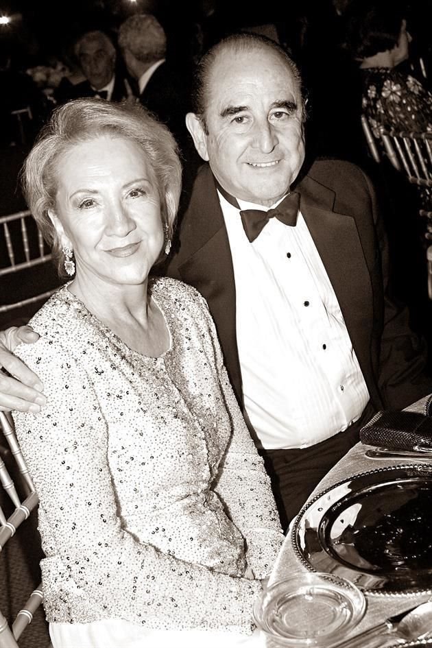 CON SU ESPOSA. Elisa Garza Lewels de Sada