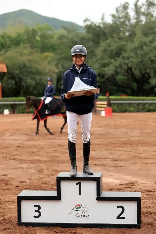 Montserrat Guajardo CAMPEONA de la Categoría Juvenil High