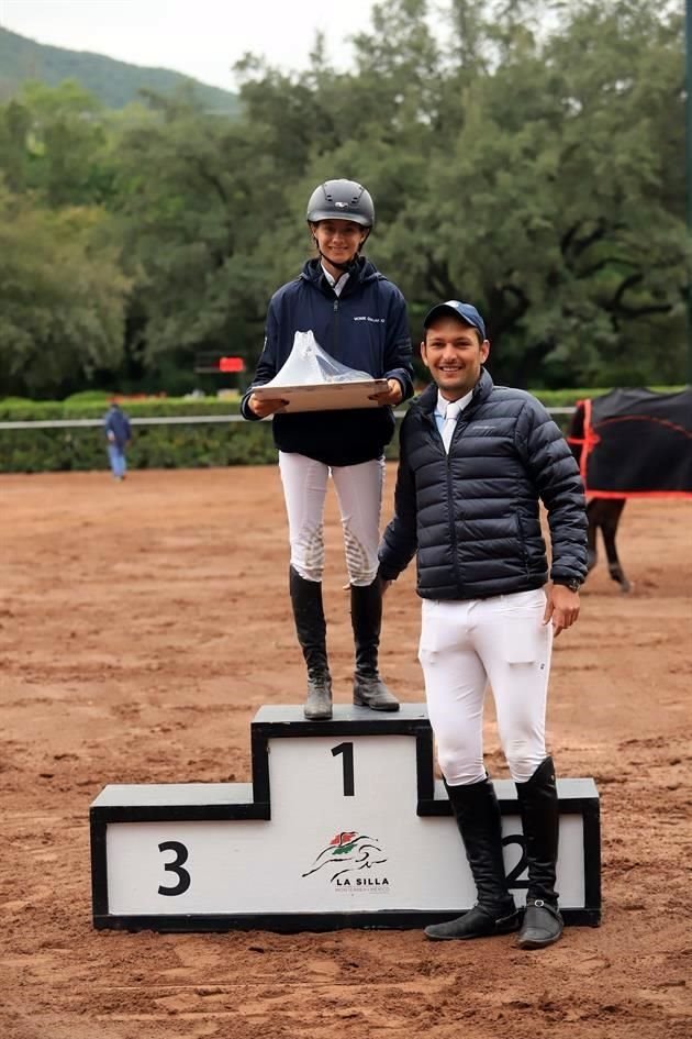 Montserrat Guajardo con su entrenador Daniel Rodríguez