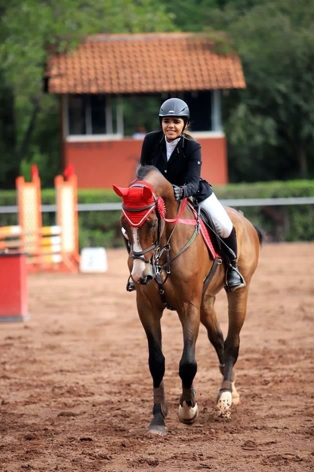 Kathia L. Treviño y 'Bedamo Santa Rosa' 3er. Lugar de la prueba Final Pre-Infantil, Jin. Debutantes y Libre 0.95