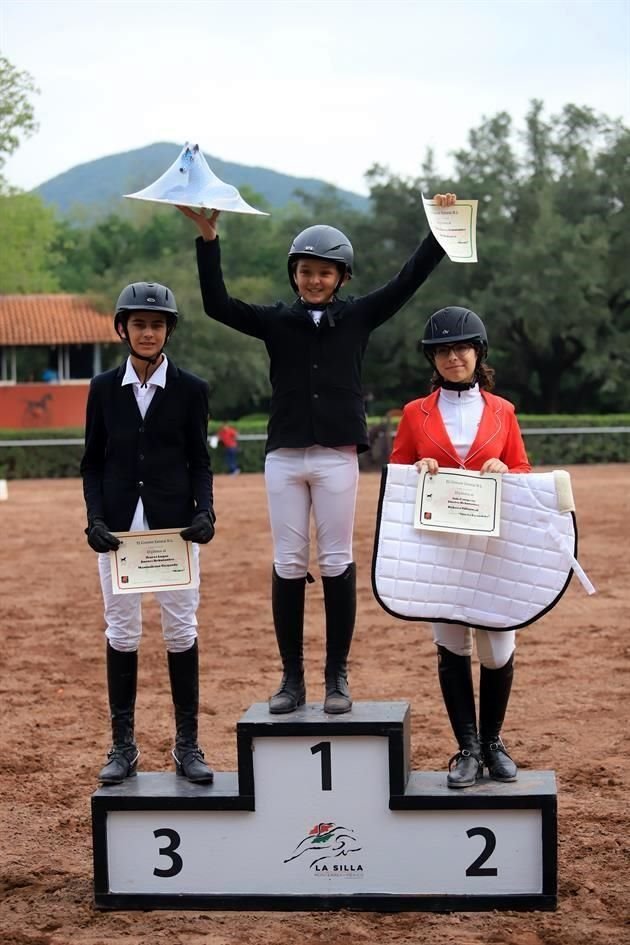 JINETES DEBUTANTES 3er. Lugar Maximiliano Guajardo, 1er. Lugar Vidal Jr. Rodríguez y 2do. Lugar Rebeca Villarreal