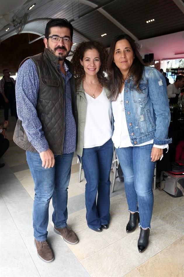 Jorge Bulnes, Alejandra Martínez y Cinthia García