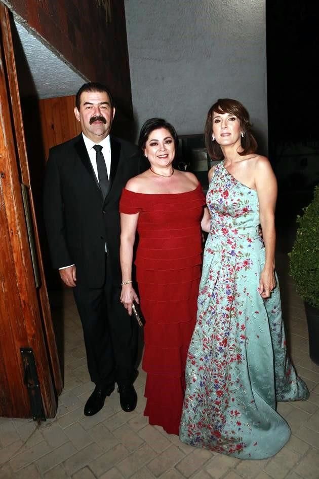 Óscar Gutiérrez, Nora Ayala de Gutiérrez y Gabriela Chapa de Martínez