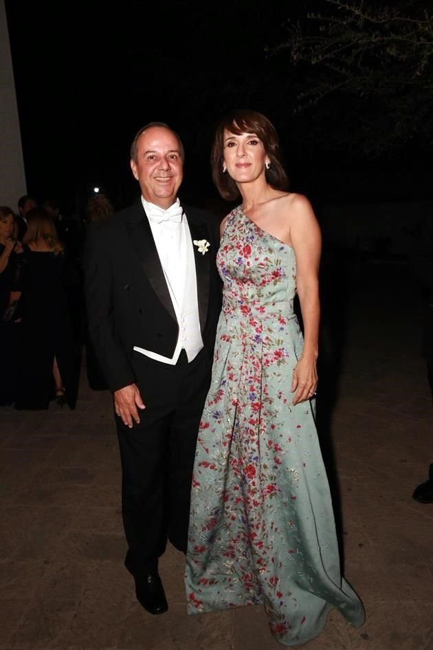 Adrián Marcelo Martínez Guzmán y María Gabriela Chapa de Martínez