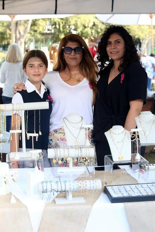 Renata Esparza, Vanessa García de Pérez y Roby Esparza