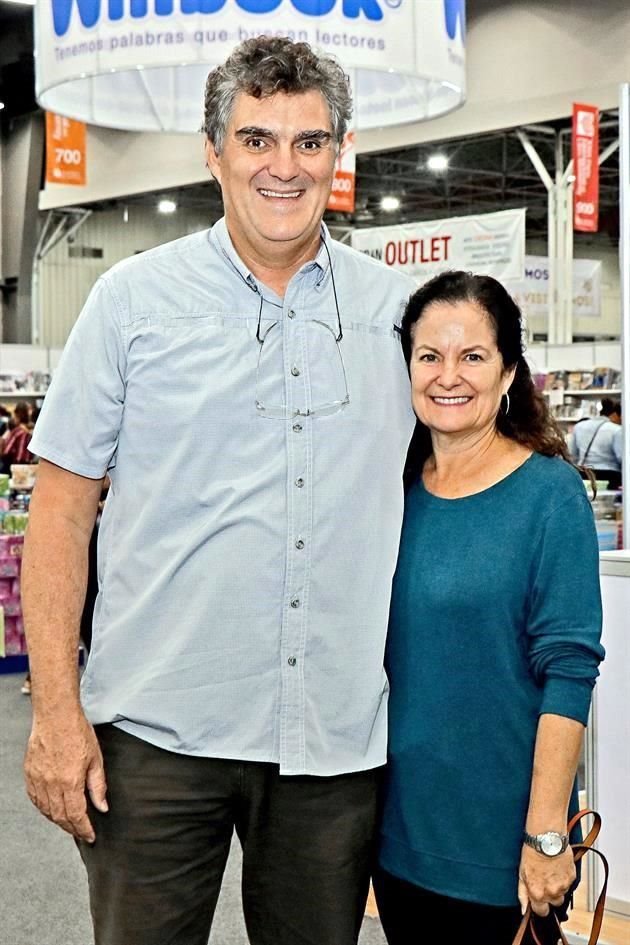 Agustín Landa y Connie Zambrano De Landa