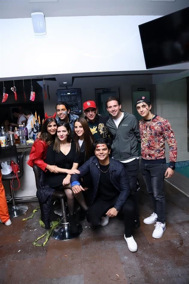 Efrén Macías, Daniel Palacios, Mauricio Aguirre, Luis Benet, Melissa Doriz, Grace Tamez, Michelle de Hanes y Joel Ibarra