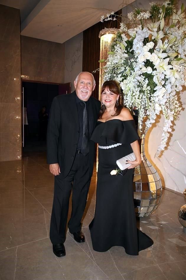 Gil Almanza y Ani de Almanza