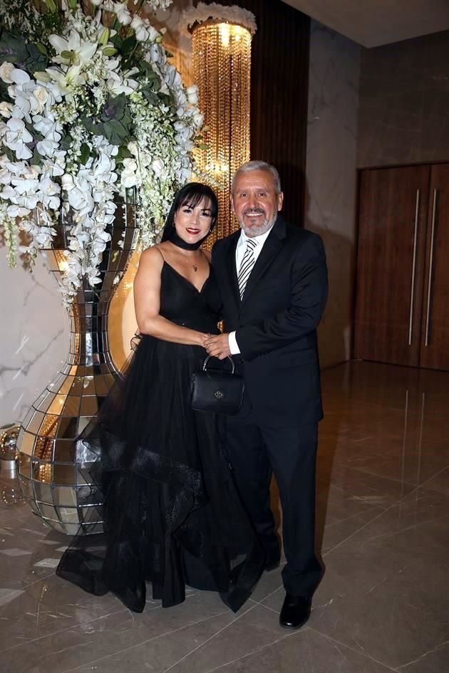 Nelly Lobo y Sergio Treviño