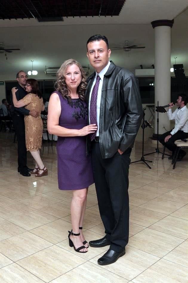 Blanca García de Arizpe y Reynaldo Arizpe, hija