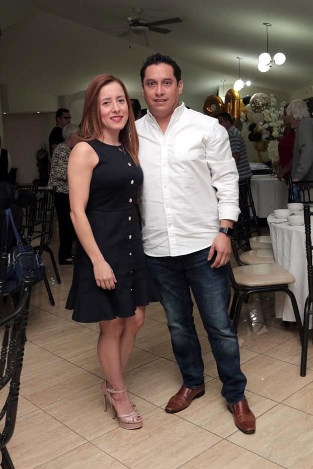 Lilia Guajardo de Uribe y Carlos Uribe, hija