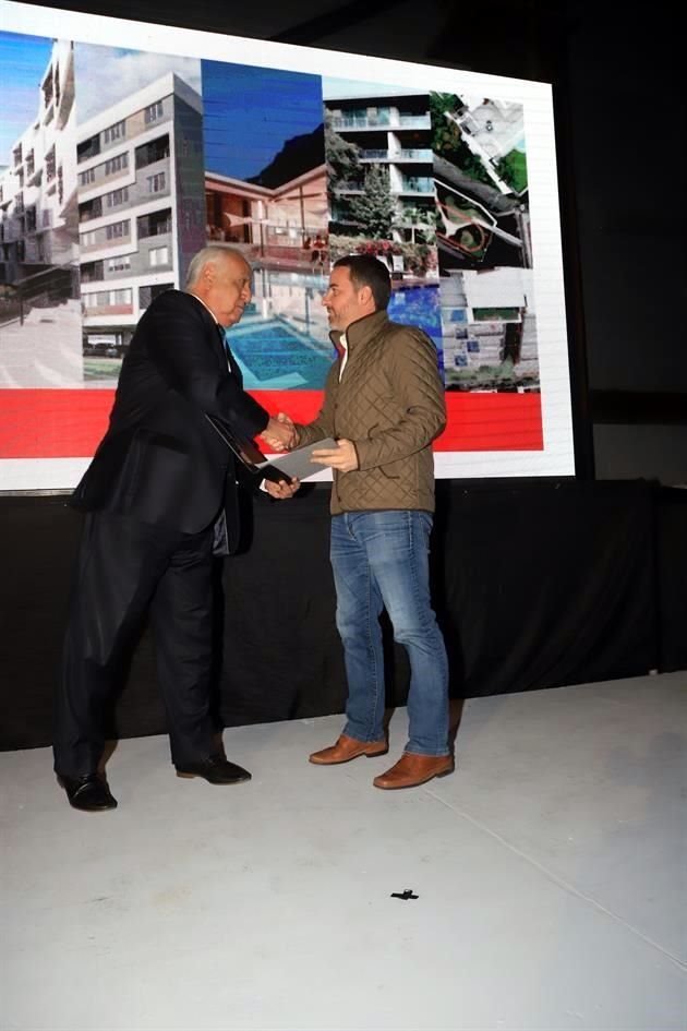 MENCIÓN HONORÍFICA Edificio de Departamentos Agustín Landa, entrega Javier Sánchez