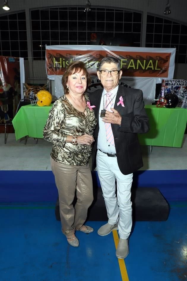 Isabel Elizondo de Montalvo y Orlando Montalvo González