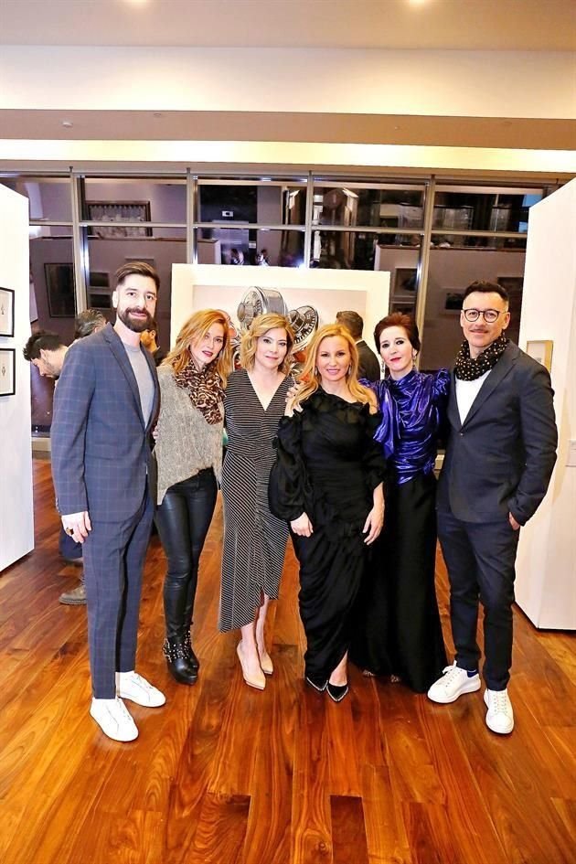 Robert Moore, Analee Welsh de Hadjópulos, Ana Bárbara Caballero, Gaby González Casas, Bárbara Rodríguez y Charly Escobar